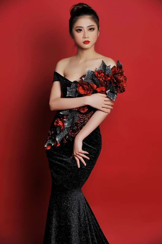 Trương Thái Thùy Dương tự tin khoe đồ dạ hội dự thi Miss Heritage 2017 - Ảnh 2